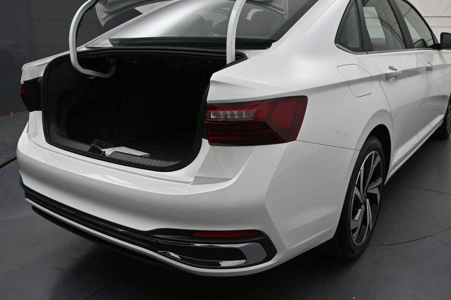 Certified 2026 Volkswagen Jetta SEL FWD image 12