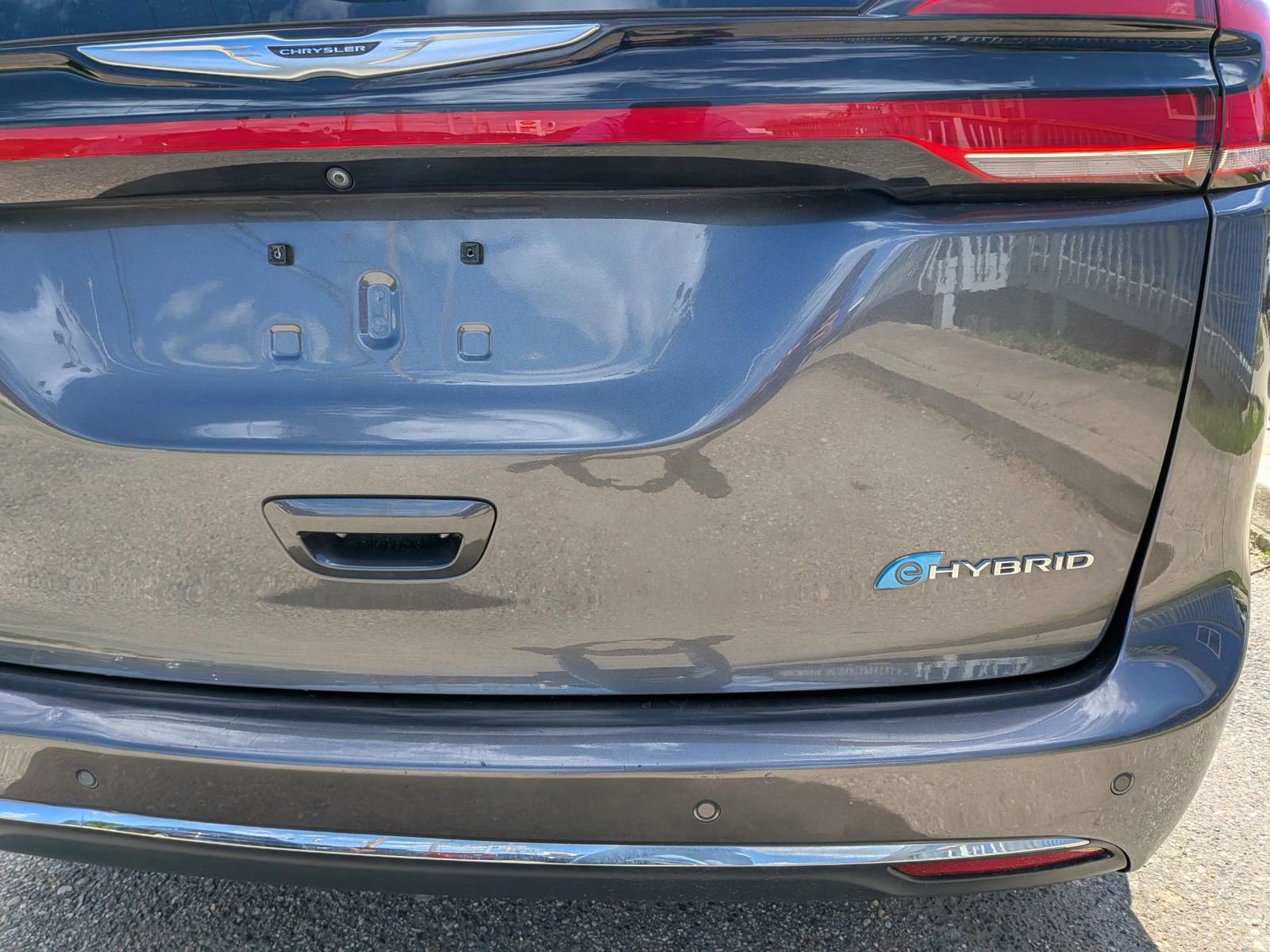 Used 2022 Chrysler Pacifica Touring-L w/ Uconnect Theater Family Group FWD image 20