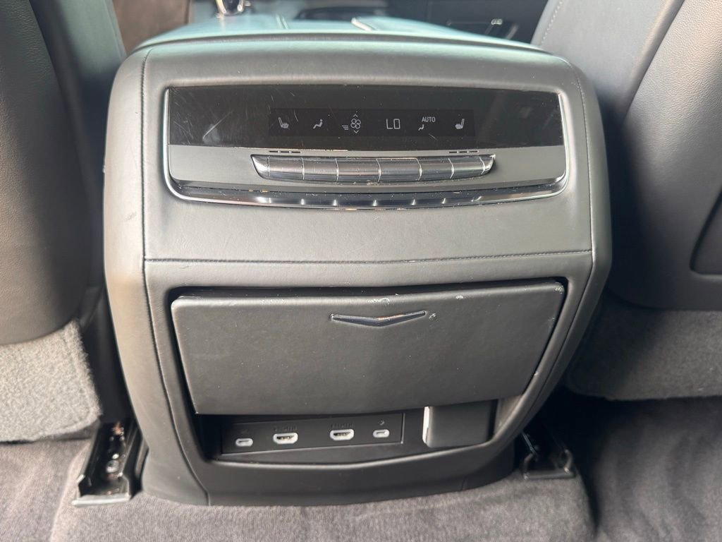 Used 2023 Cadillac Escalade ESV V AWD/4WD image 17