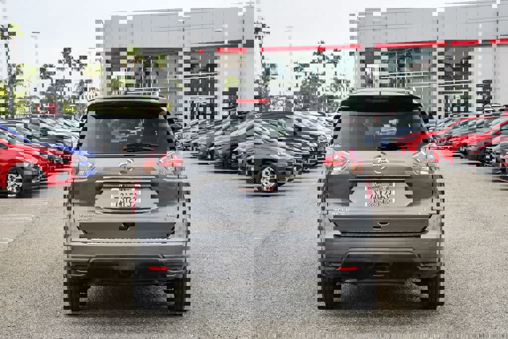 Used 2016 Nissan Rogue SL w/ SL Premium Package image 8