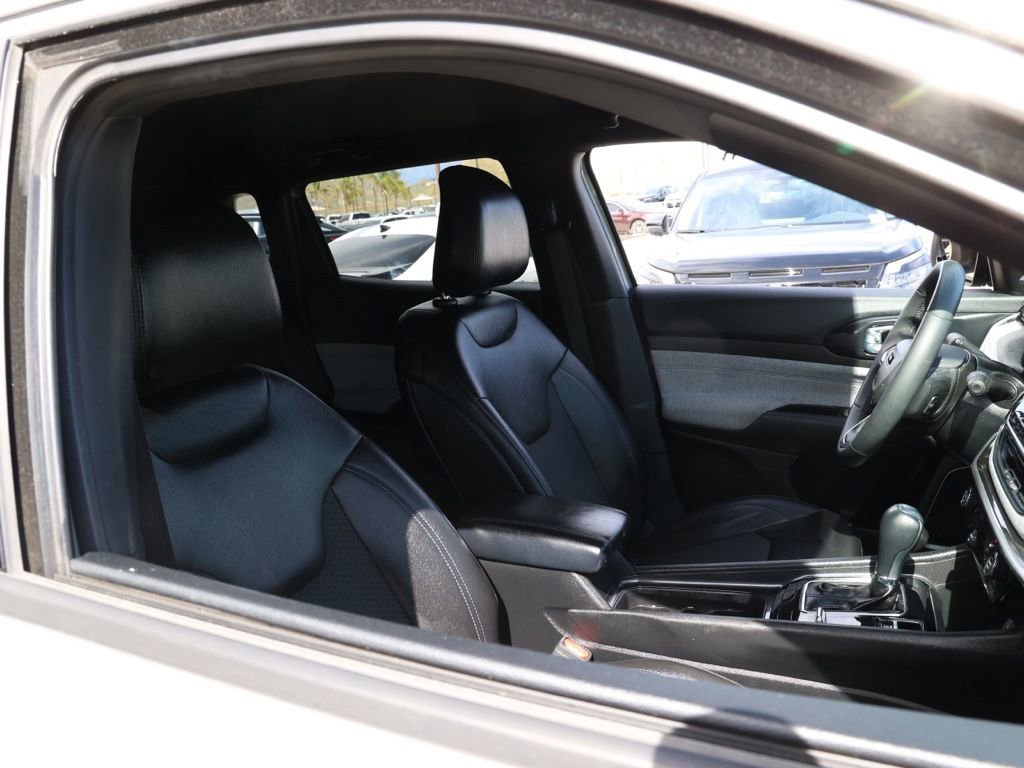 Used 2024 Jeep Compass Latitude image 21