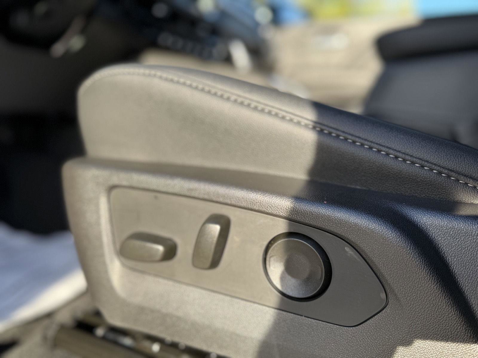 New 2026 GMC Canyon Elevation w/ Convenience Package image 15