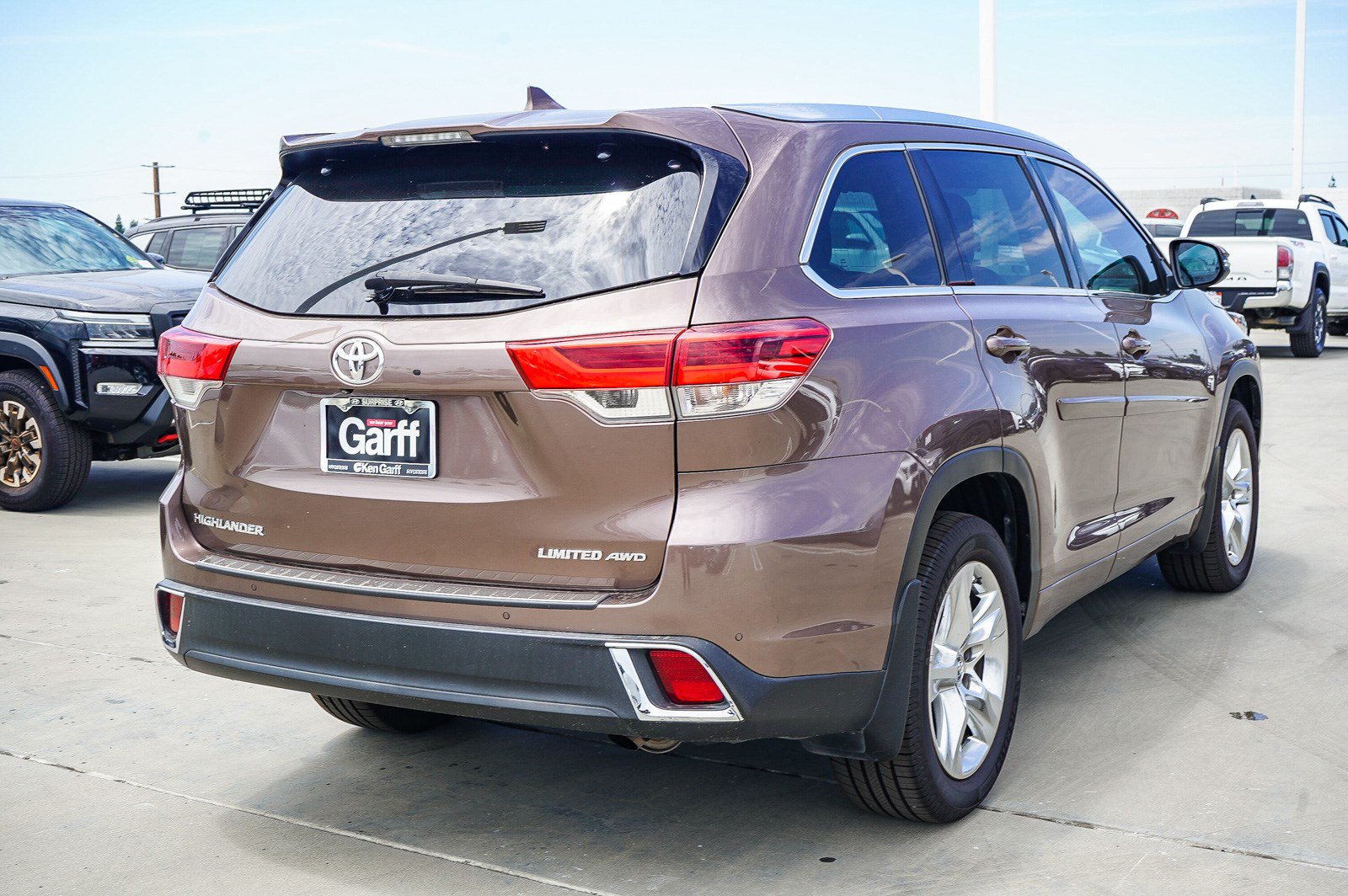 Certified 2017 Toyota Highlander Limited w/ Carpet Mat Package AWD/4WD image 7