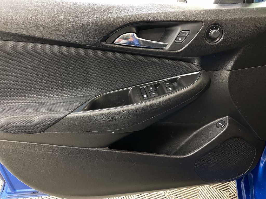 Used 2018 Chevrolet Cruze LT w/ Convenience Package FWD image 20