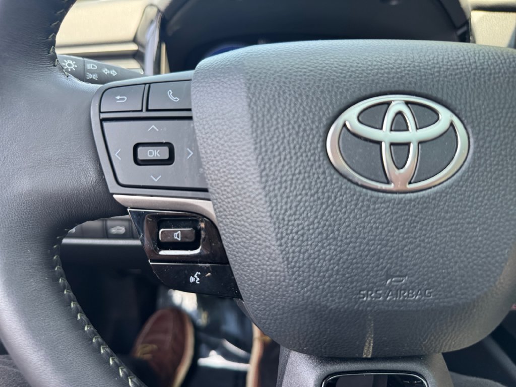 Used 2025 Toyota Camry XLE FWD image 29