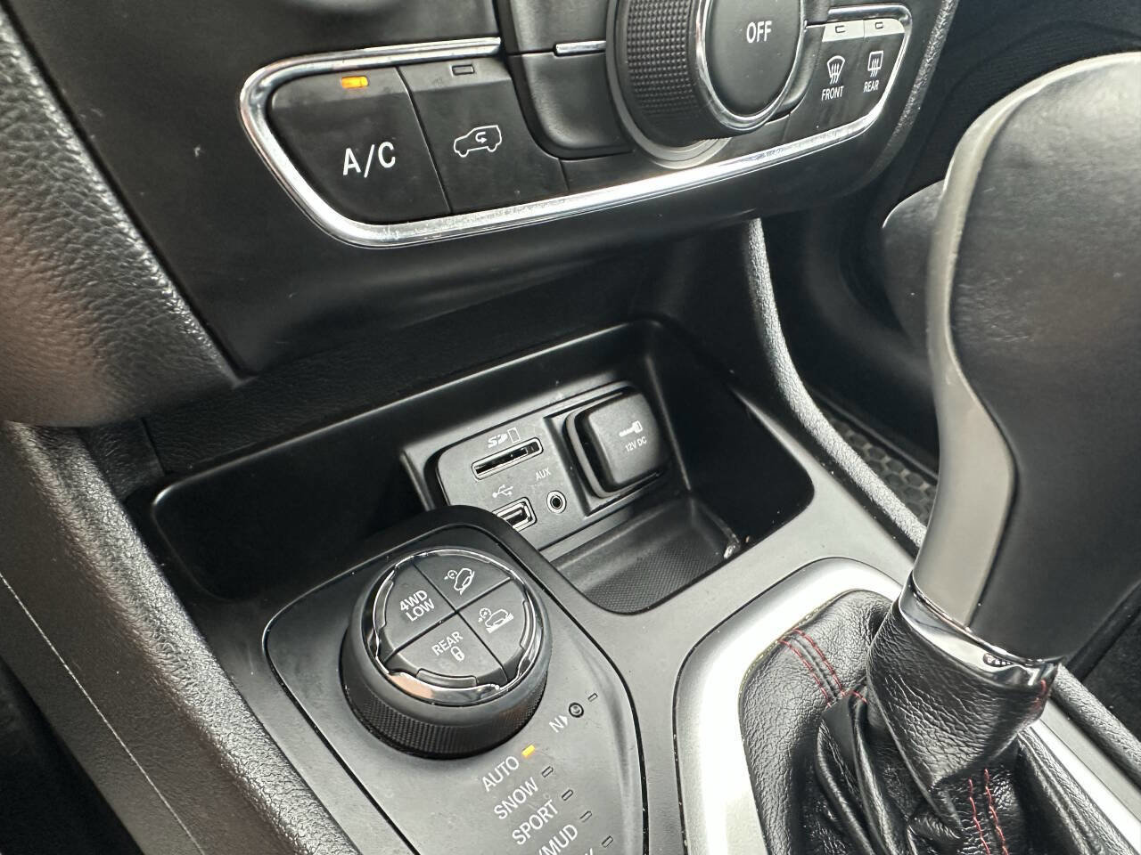 Used 2014 Jeep Cherokee Trailhawk w/ Leather Interior Group image 16