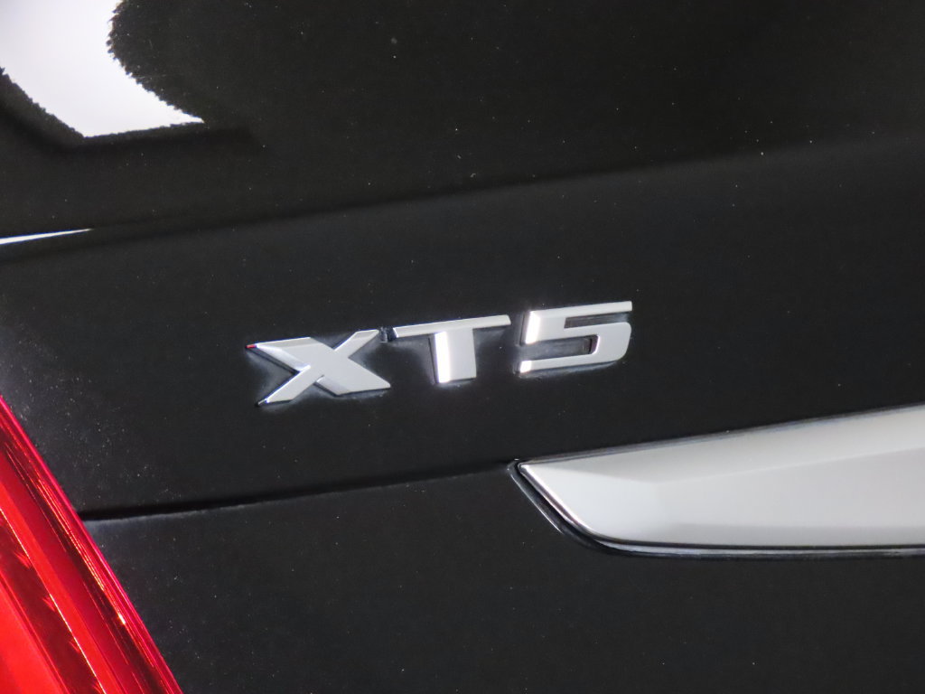 Used 2018 Cadillac XT5 Premium Luxury AWD/4WD image 12
