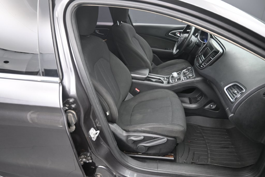 Used 2015 Chrysler 200 Limited w/ Convenience Group FWD image 13