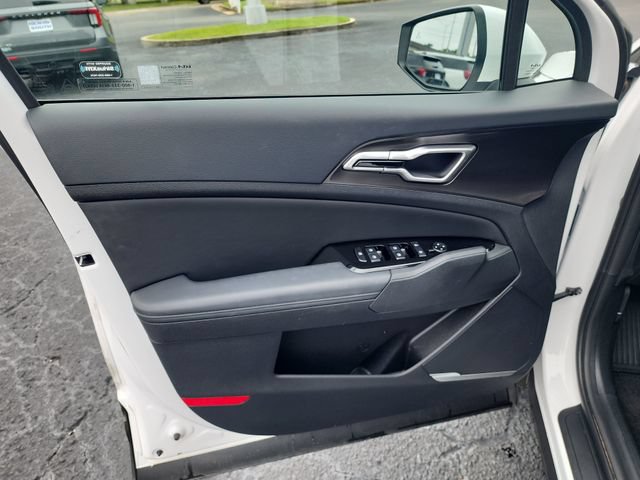 Used 2025 Kia Sportage EX FWD image 9