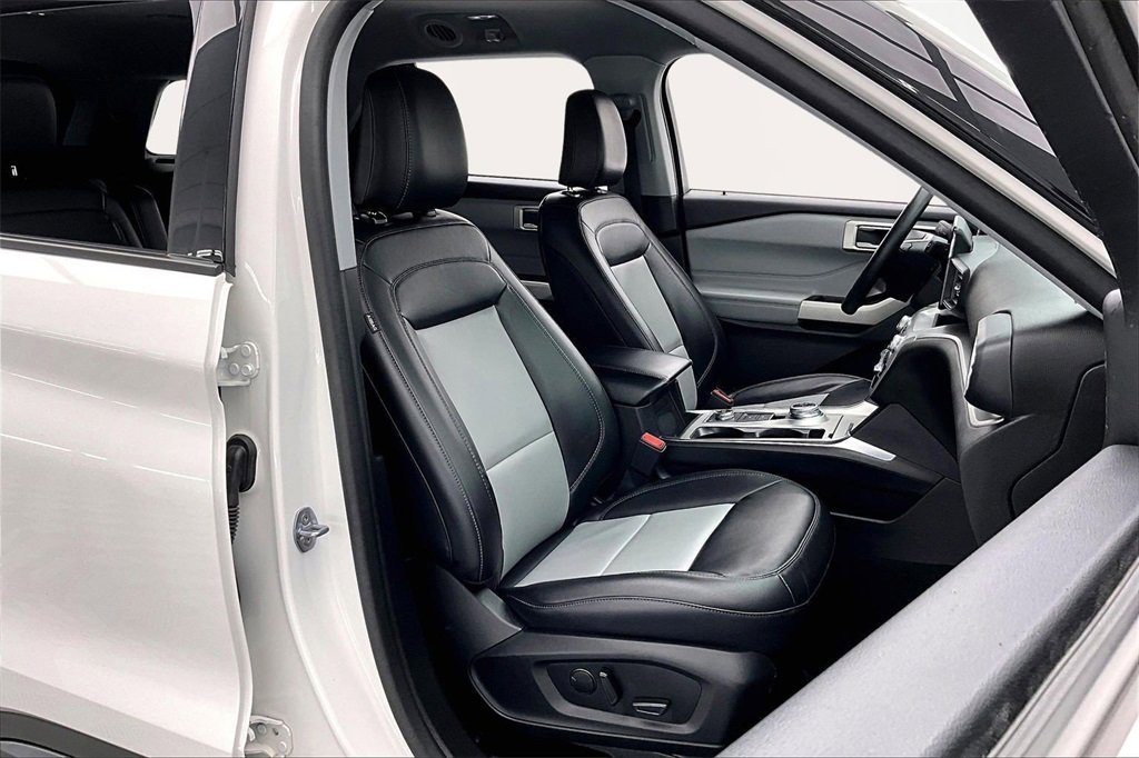 Used 2023 Ford Explorer XLT w/ Equipment Group 202A image 7