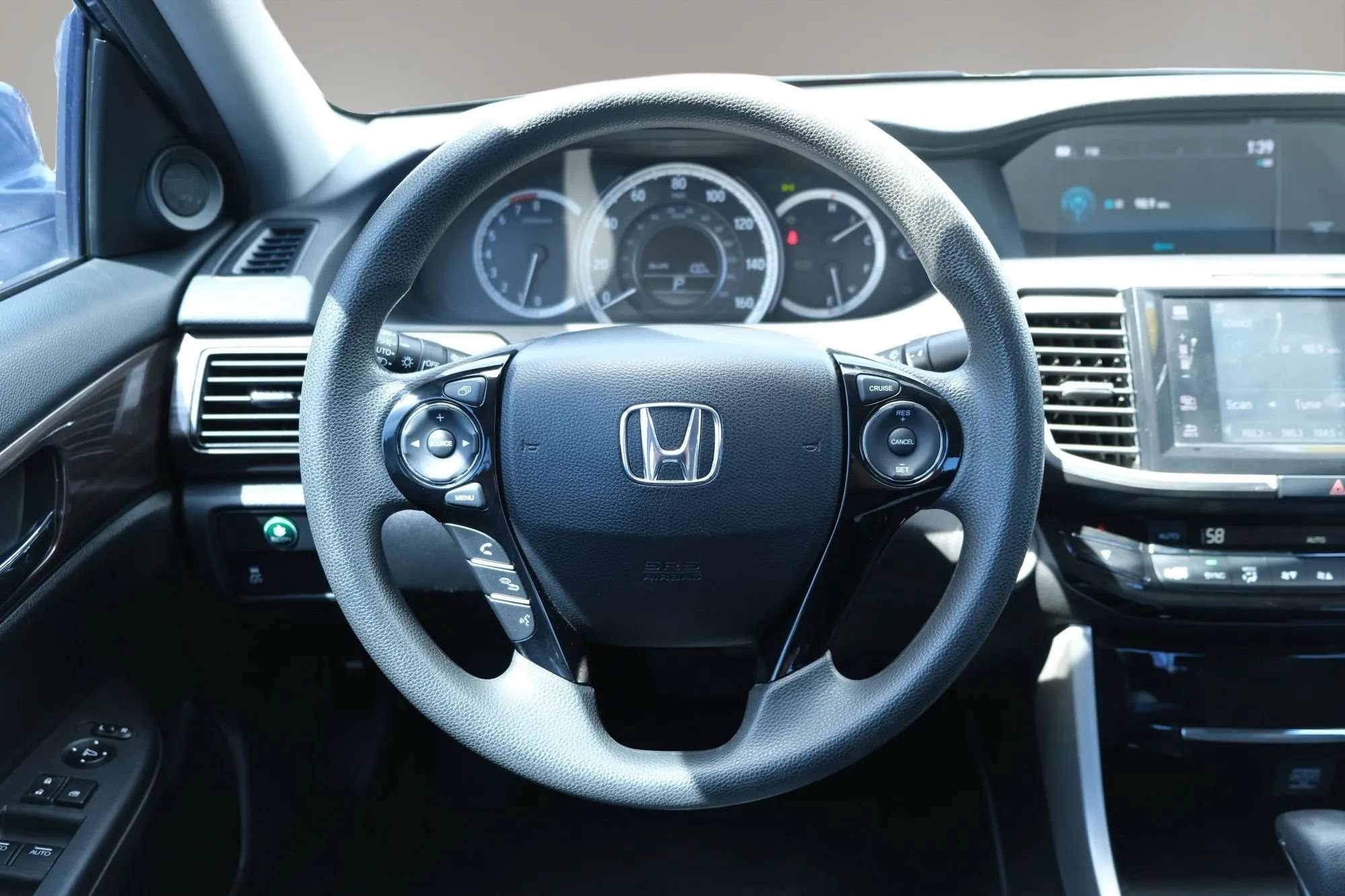 Used 2017 Honda Accord EX image 24
