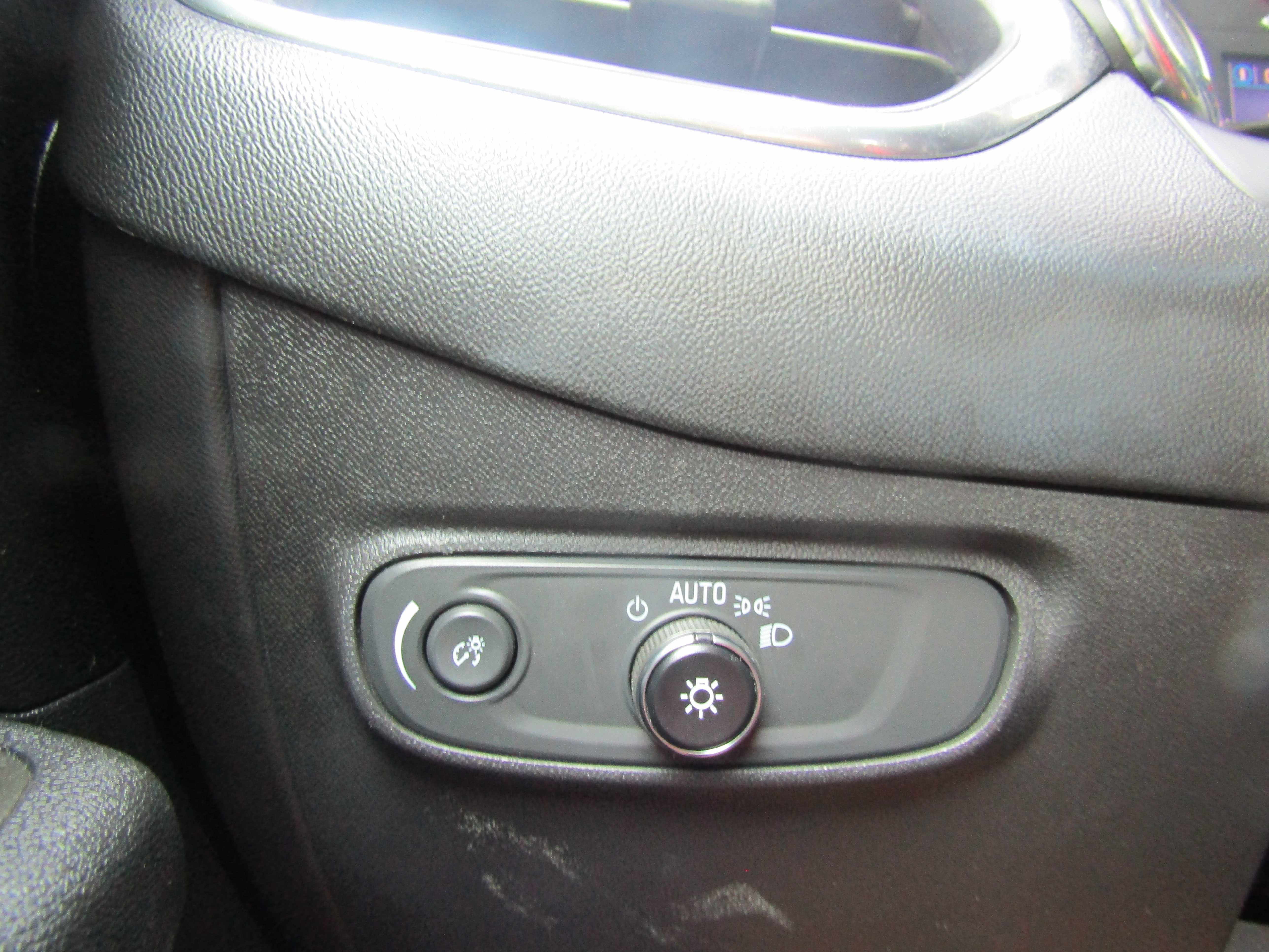 Used 2023 Chevrolet Equinox LT w/ LPO, Floor Liner Package AWD/4WD image 12