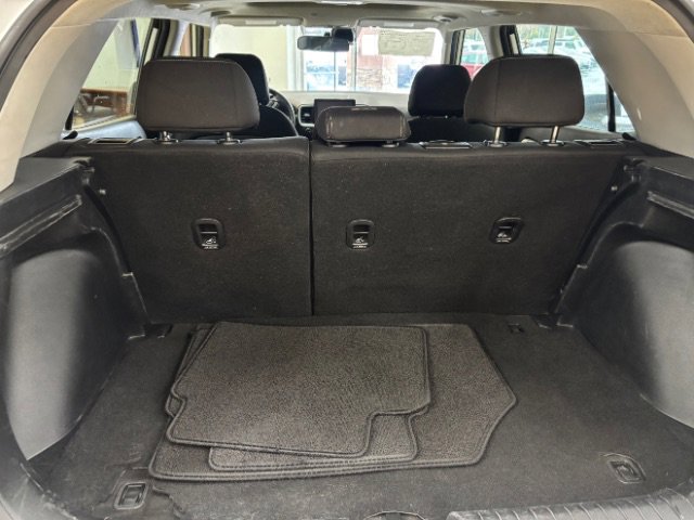 Used 2024 Hyundai Venue SEL image 18