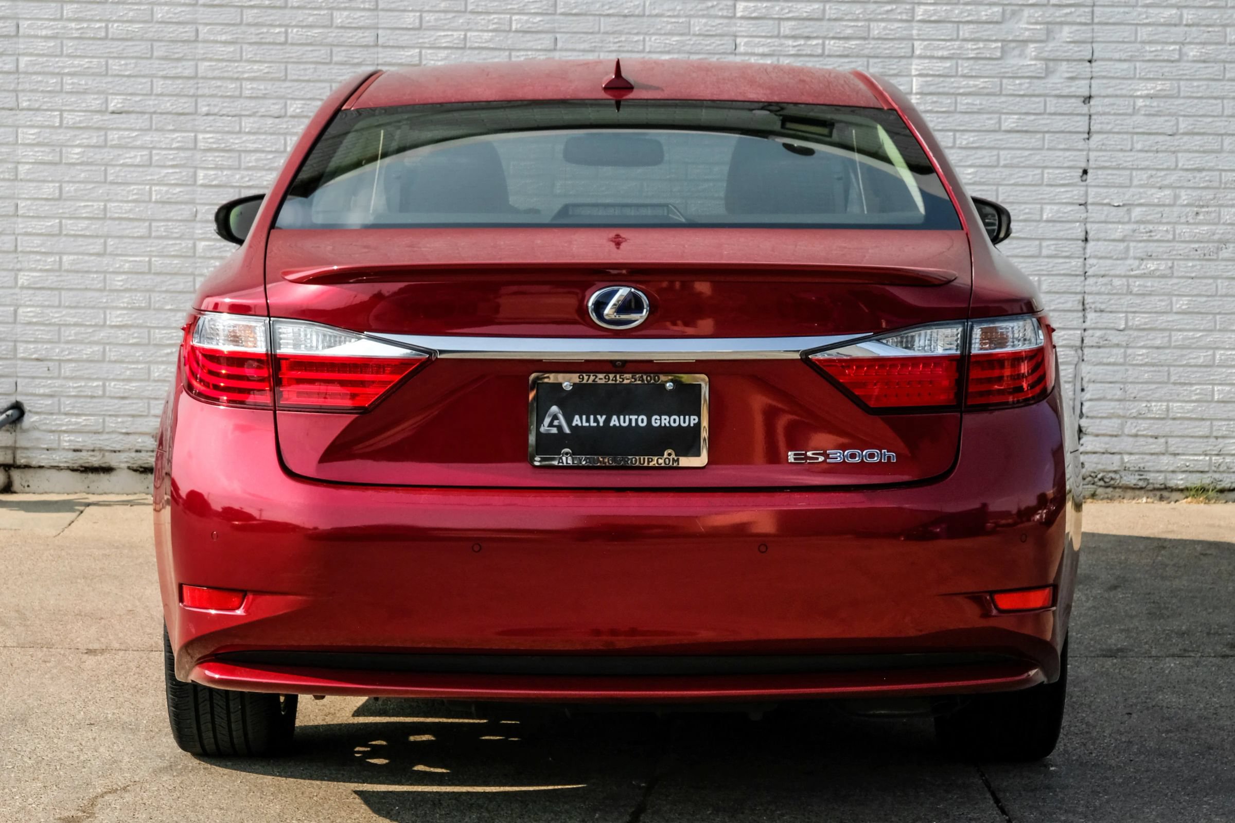 Used 2014 Lexus ES 300h w/ Luxury Package w/Bamboo Trim FWD image 9