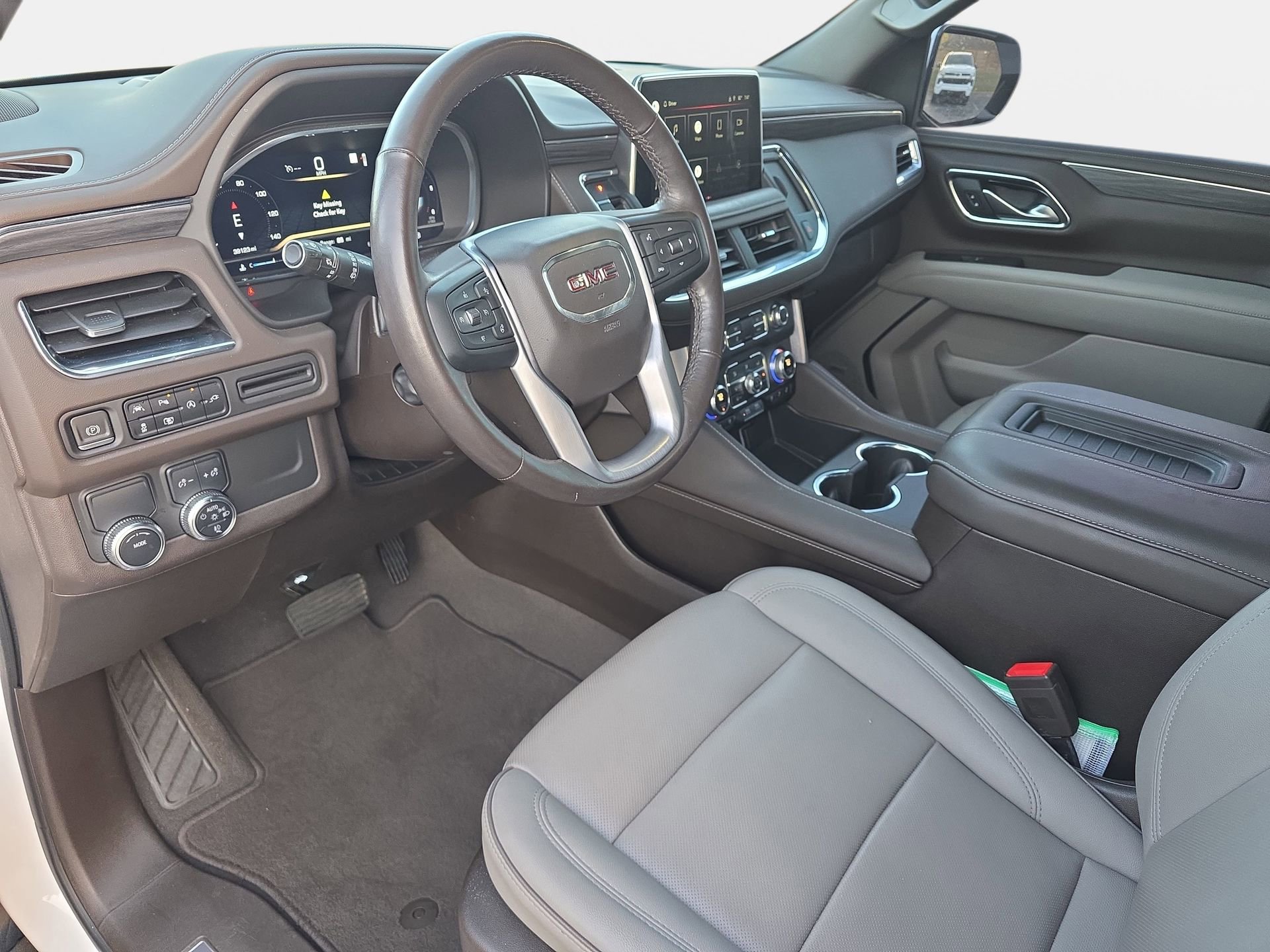 Used 2022 GMC Yukon SLT w/ SLT Premium Package RWD image 16