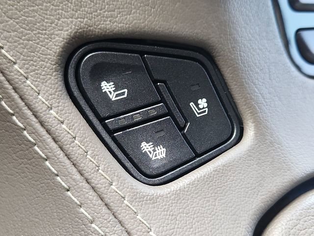 Used 2020 GMC Yukon Denali w/ Denali Premium Package AWD/4WD image 27