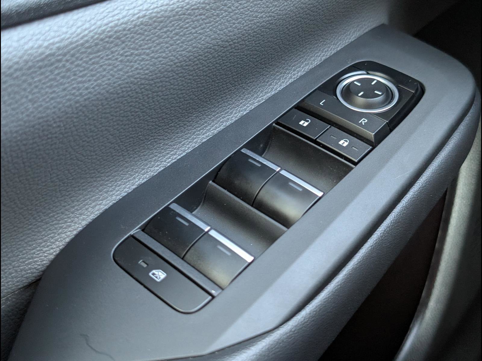 Used 2025 Toyota Prius XLE image 21