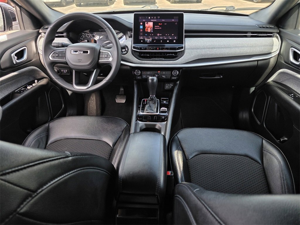 Used 2024 Jeep Compass Latitude image 8