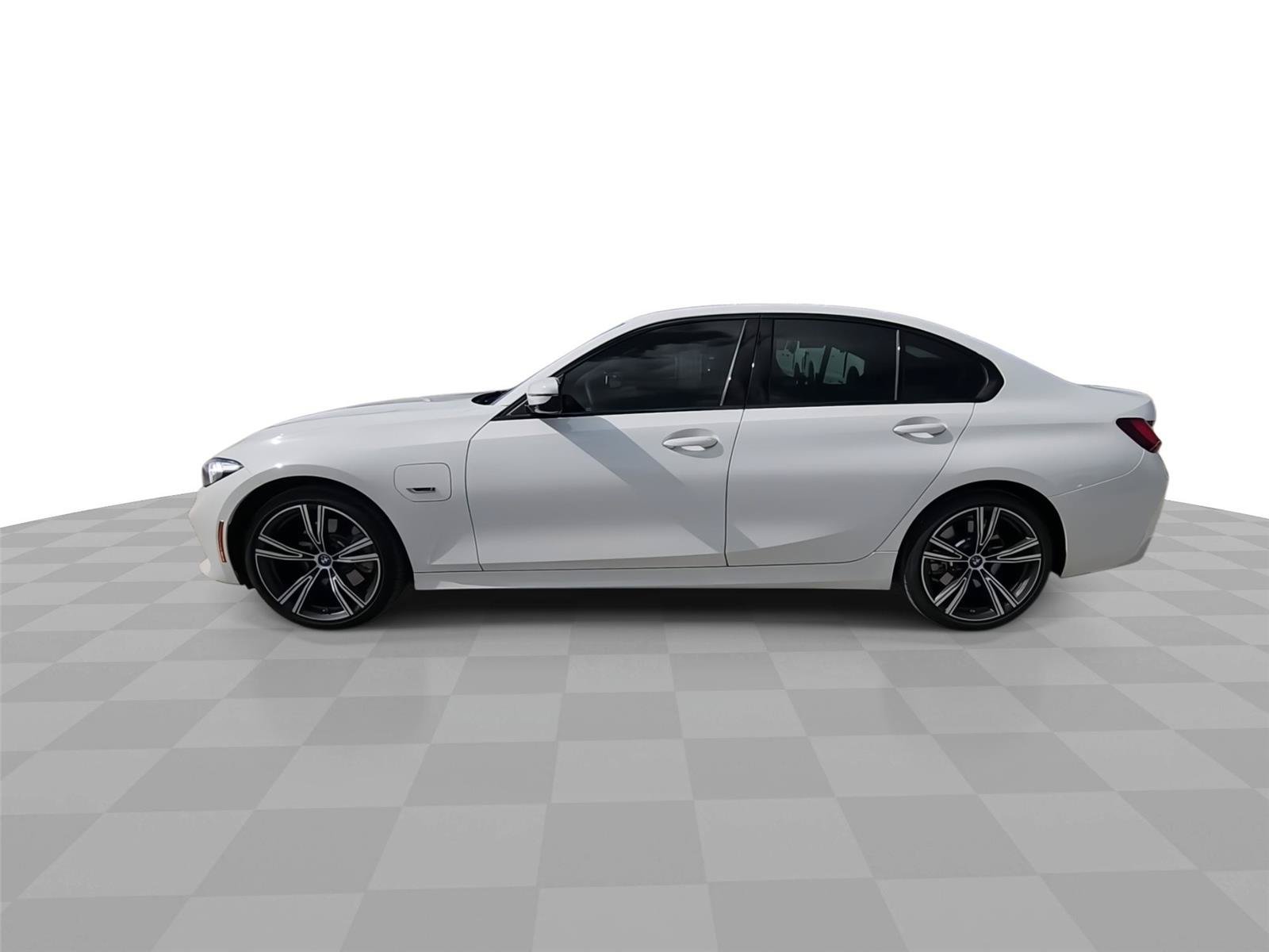 Used 2023 BMW 330e w/ Premium Package RWD image 5