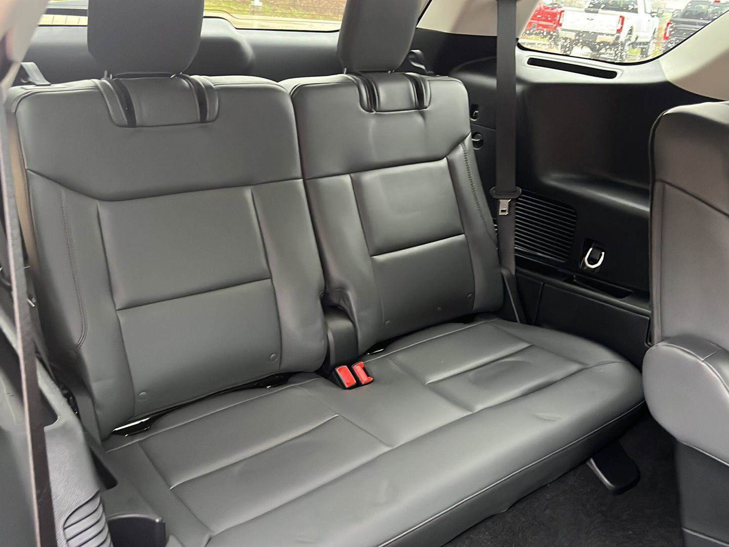 Used 2025 Ford Explorer Active w/ Active Comfort Package image 17