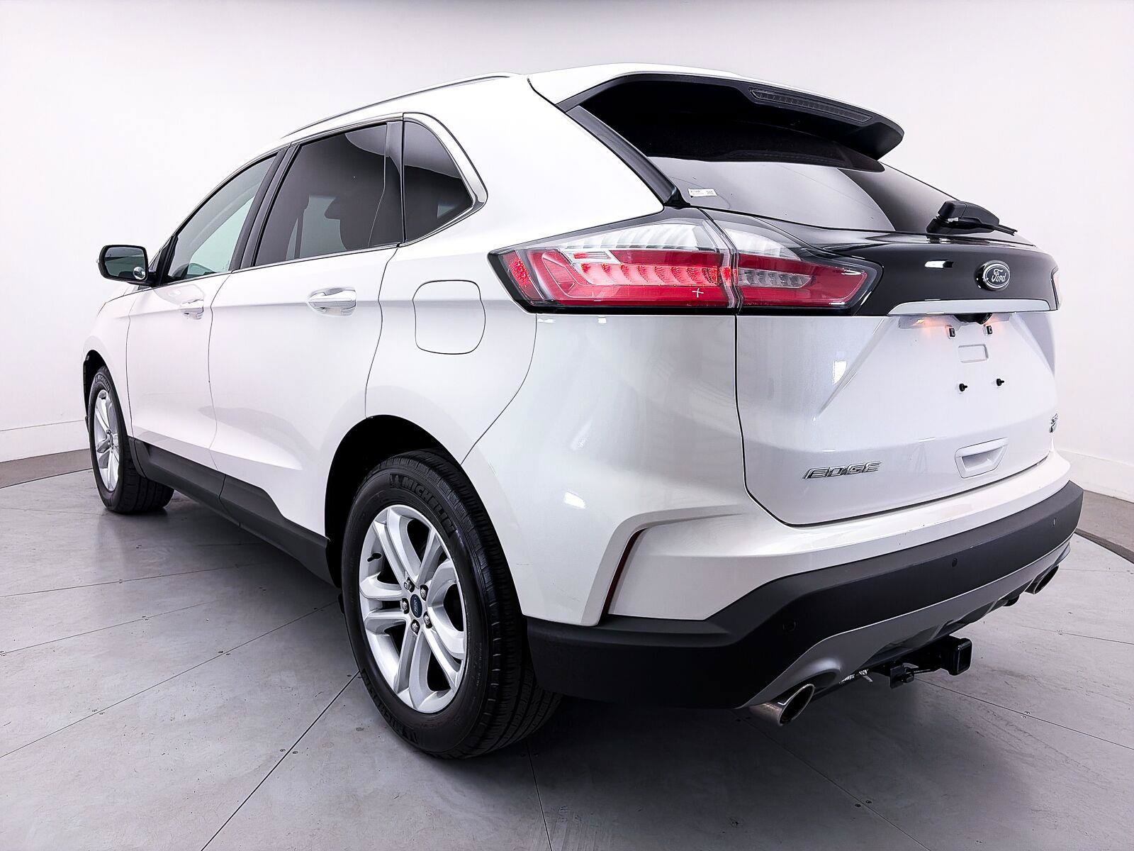 Used 2019 Ford Edge SEL w/ Cold Weather Package AWD/4WD image 12