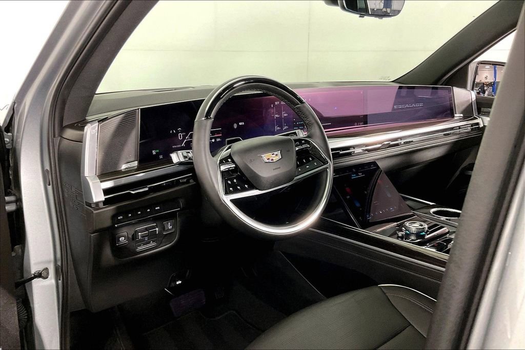 Used 2025 Cadillac Escalade Premium Luxury image 18