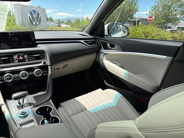 Used 2022 Genesis G70 2.0T w/ Prestige Package AWD/4WD image 18
