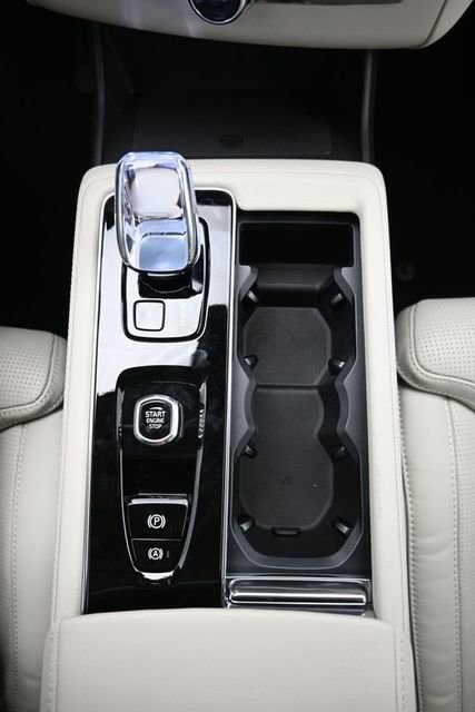 New 2026 Volvo XC90 T8 Ultra w/ Protection Package Premier image 11