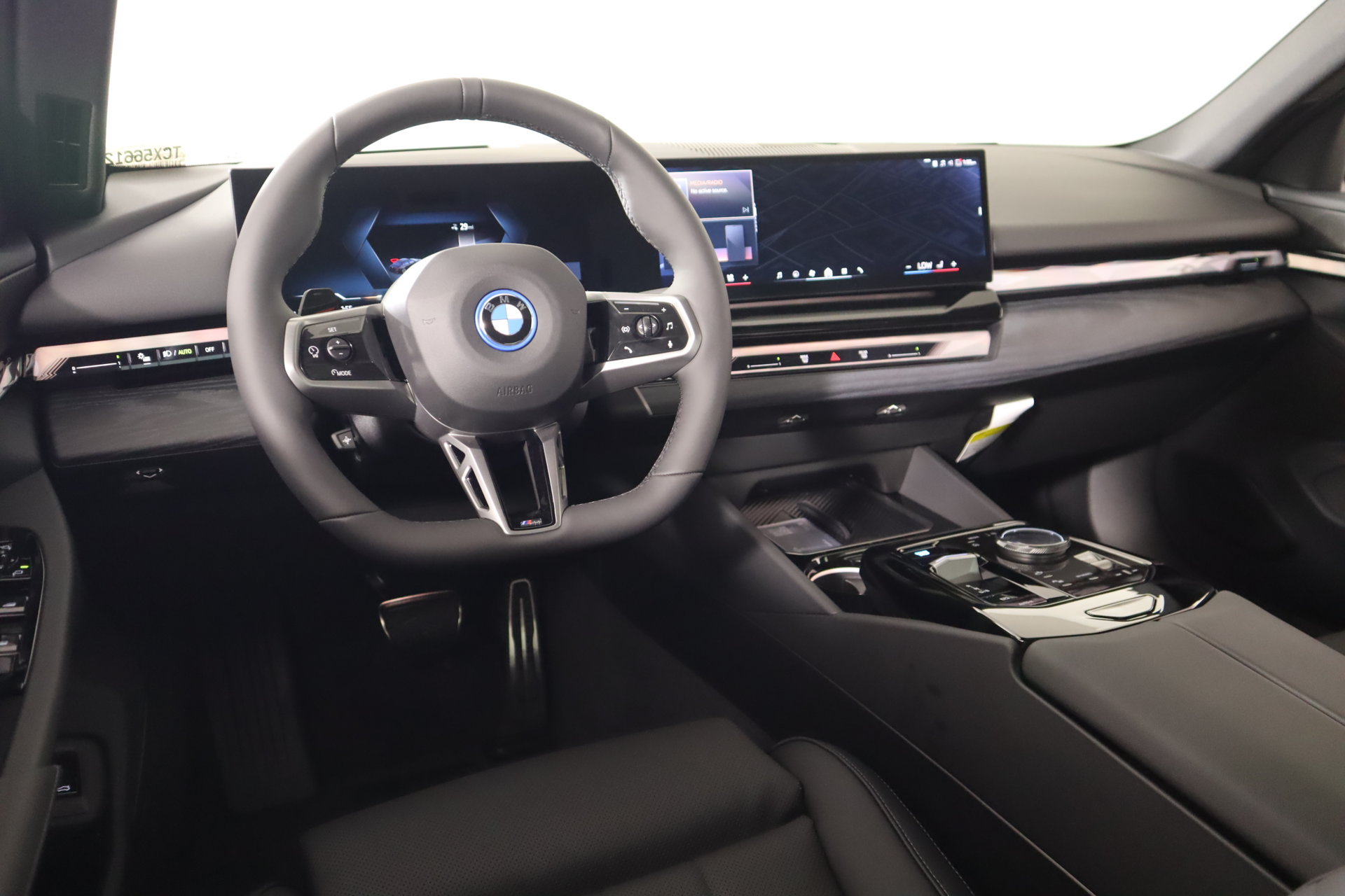 New 2026 BMW i5 eDrive40 w/ M Sport Package AWD/4WD image 2