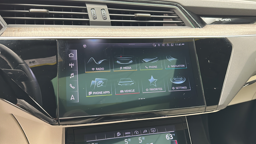 Used 2024 Audi Q8 e-tron Premium Plus AWD/4WD image 18