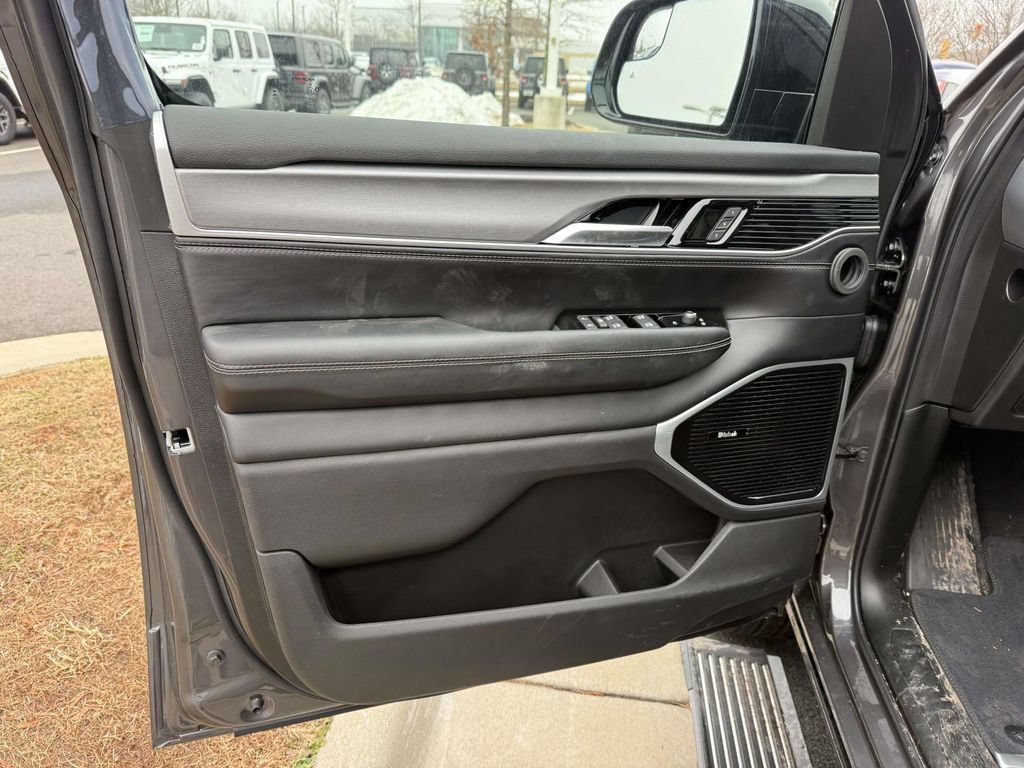 New 2026 Jeep Grand Wagoneer Limited AWD/4WD image 32