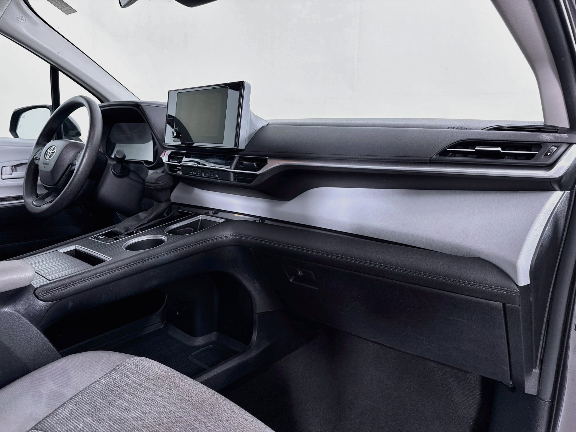 Certified 2025 Toyota Sienna LE FWD image 29