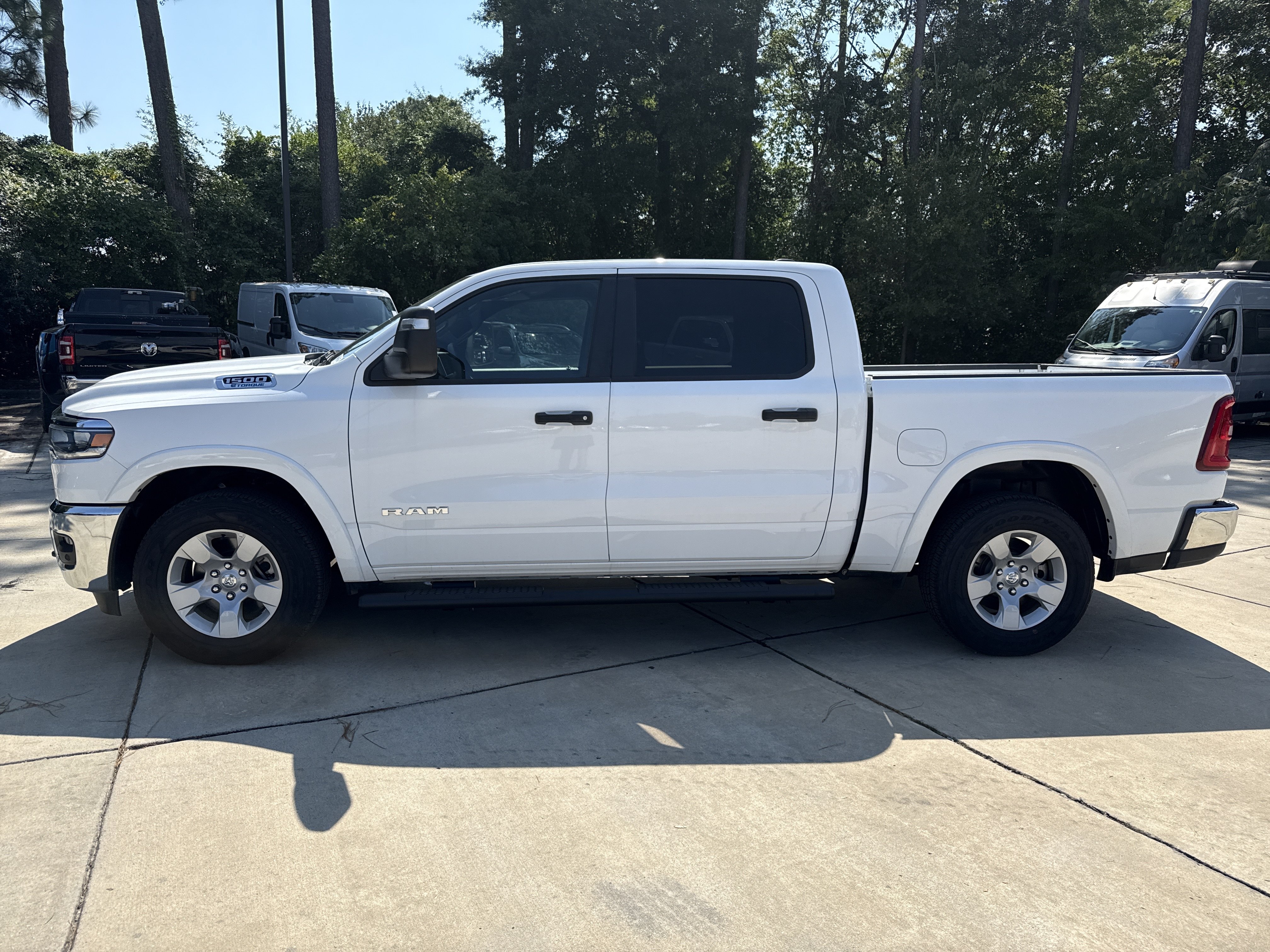 Used 2025 RAM 1500 Big Horn AWD/4WD image 9