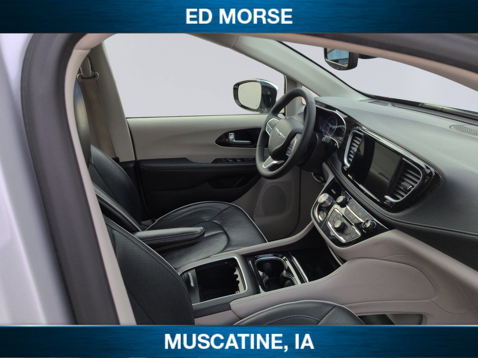 Used 2023 Chrysler Pacifica Limited FWD image 15