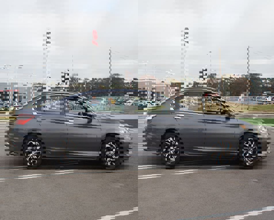 Used 2016 Honda Accord LX image 17