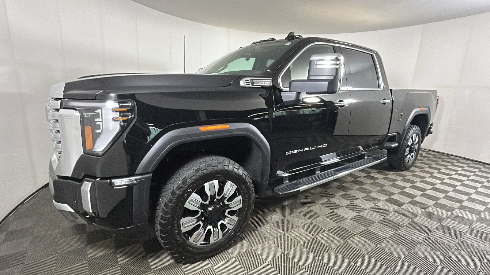 Used 2025 GMC Sierra 2500 Denali w/ Denali Reserve Package AWD/4WD image 8