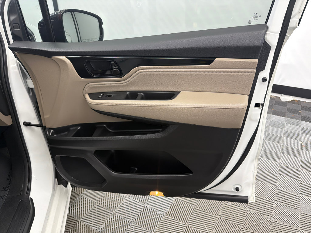 Used 2022 Honda Odyssey Elite image 16