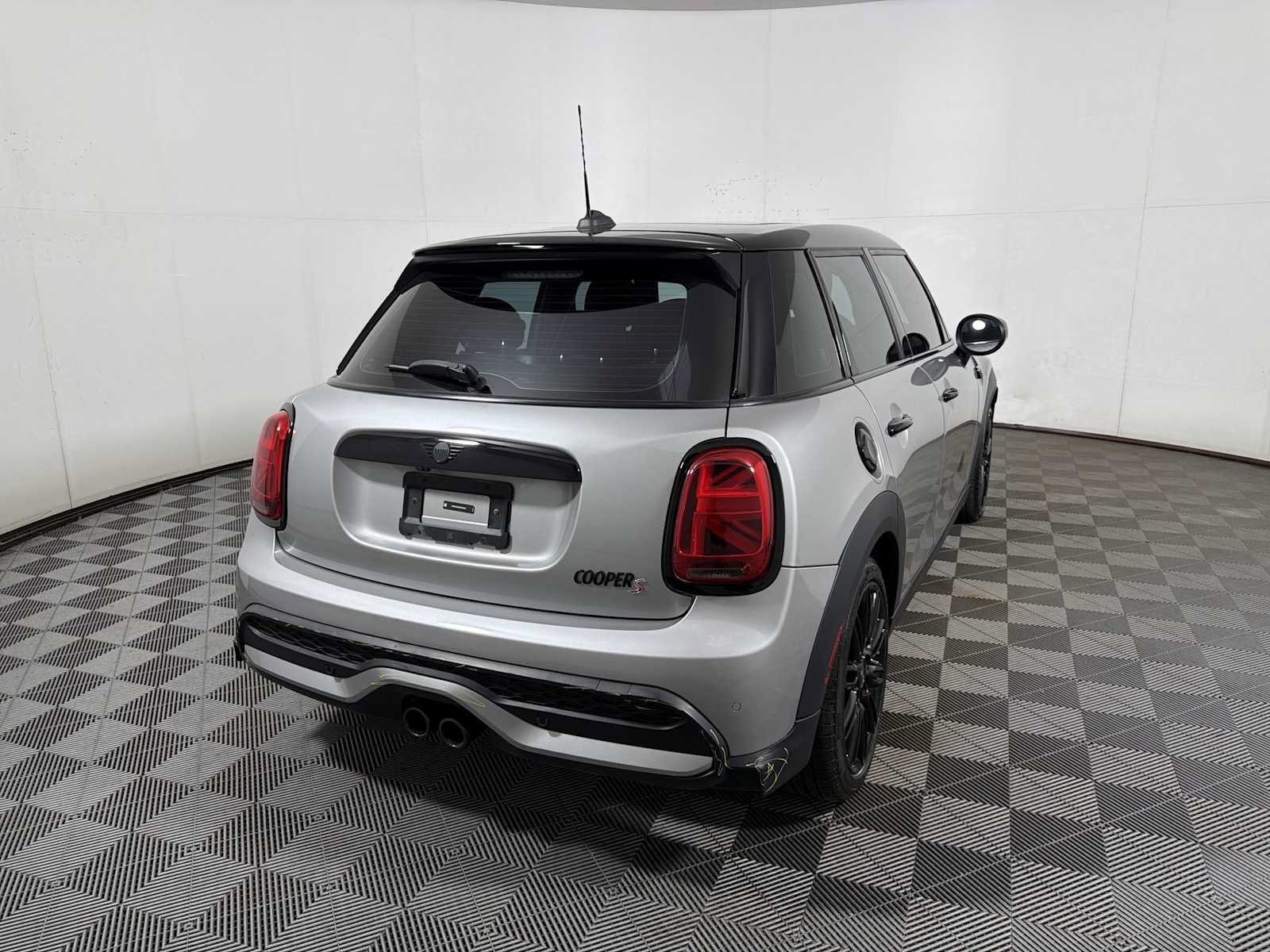 Used 2024 MINI Cooper S FWD image 6