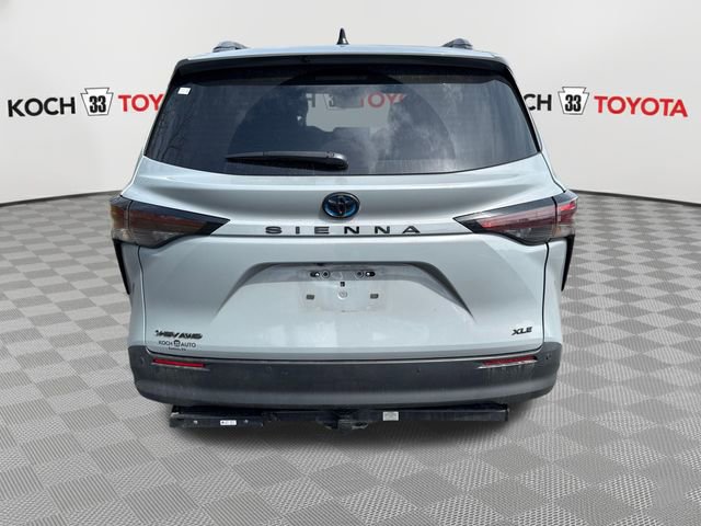 Certified 2025 Toyota Sienna XLE Woodland Edition image 7