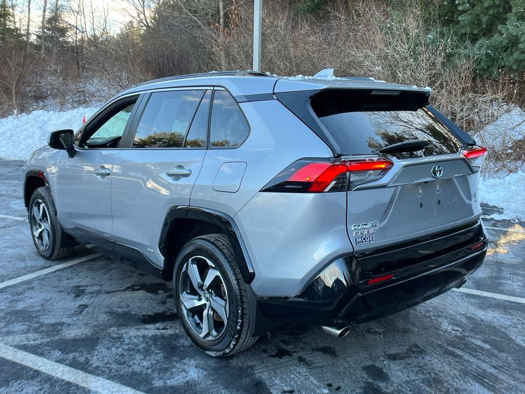 Used 2021 Toyota RAV4 SE image 3