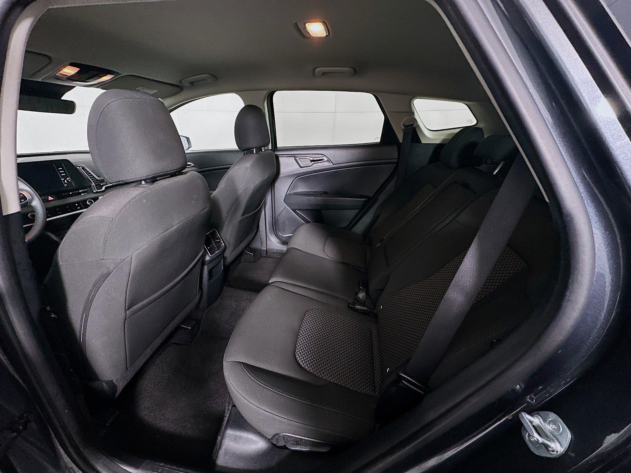 Used 2024 Kia Sportage LX image 28