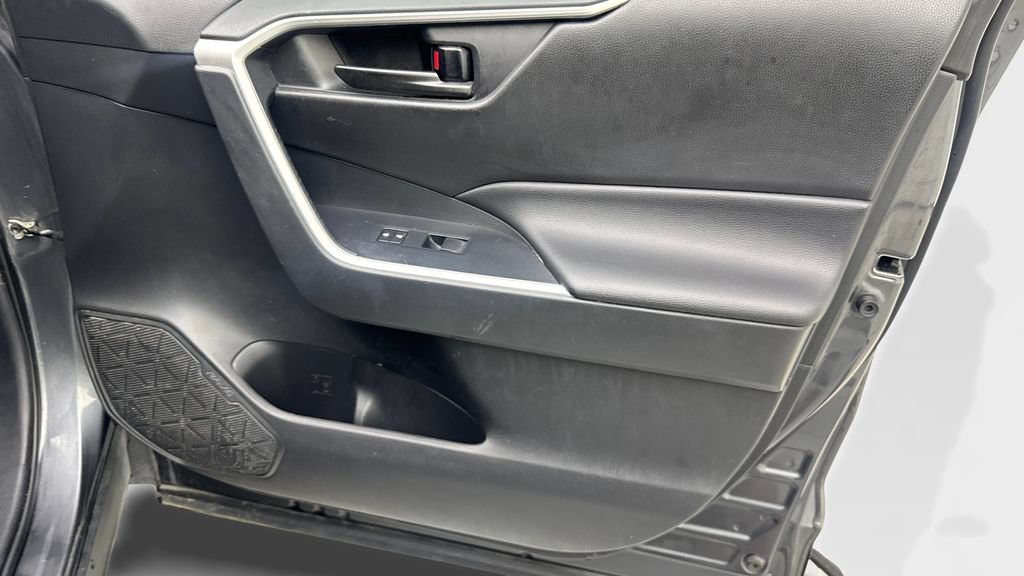 Used 2021 Toyota RAV4 LE FWD image 47