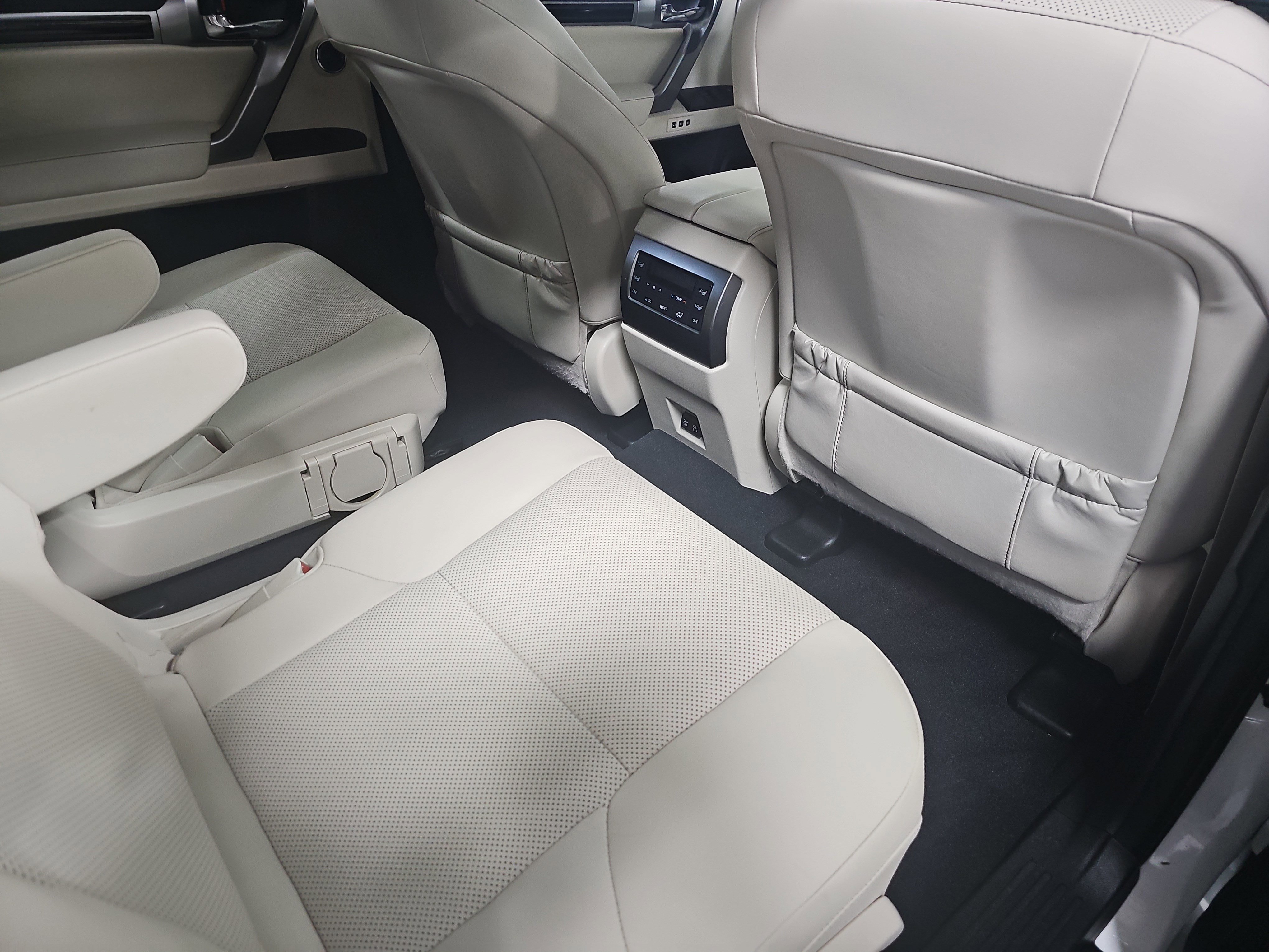 Used 2023 Lexus GX 460 Premium image 11