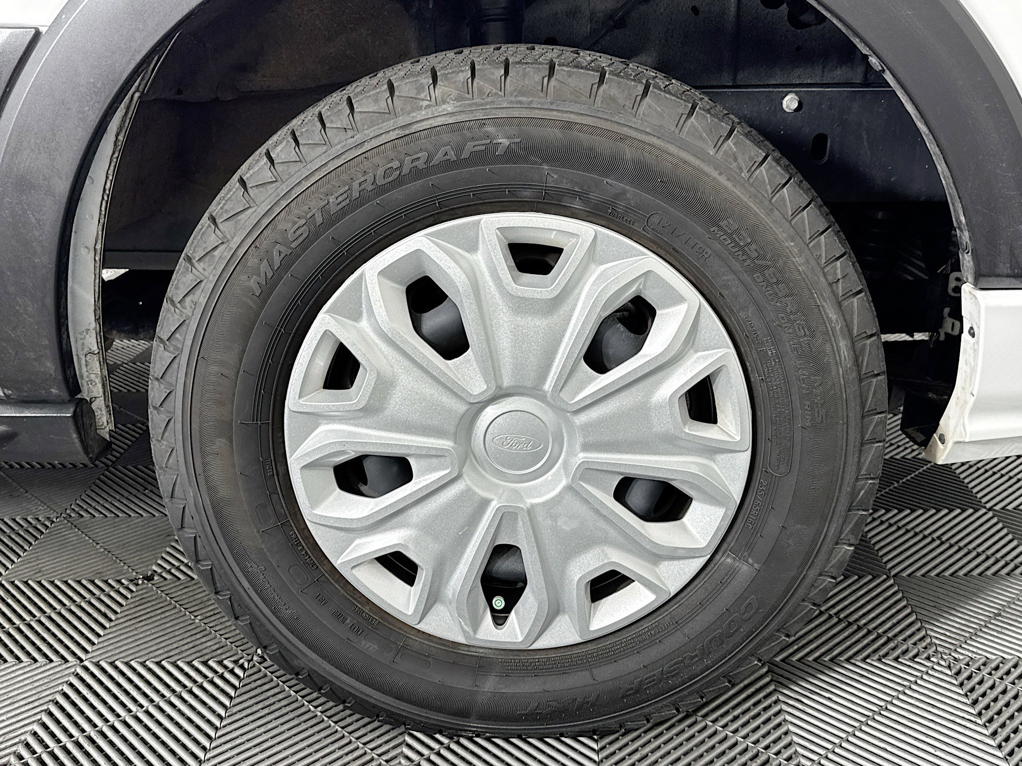 Used 2023 Ford Transit 350 XLT image 27