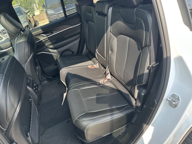 Used 2023 Jeep Grand Cherokee Overland AWD/4WD image 14