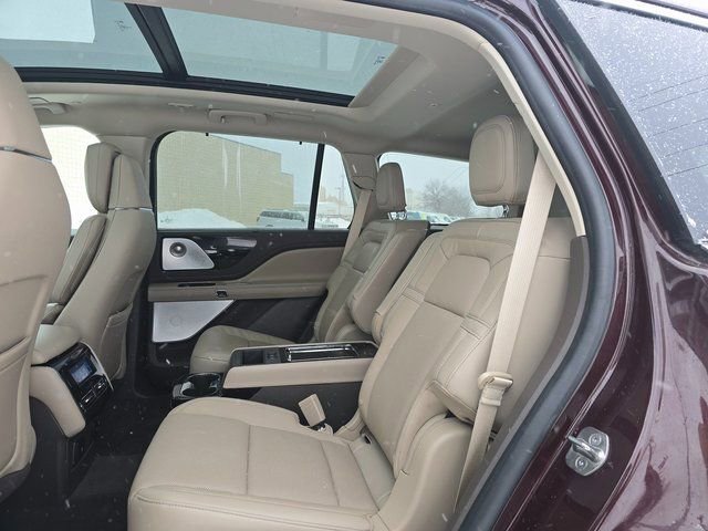 Used 2024 Lincoln Aviator Reserve w/ Equipment Group 201A image 12