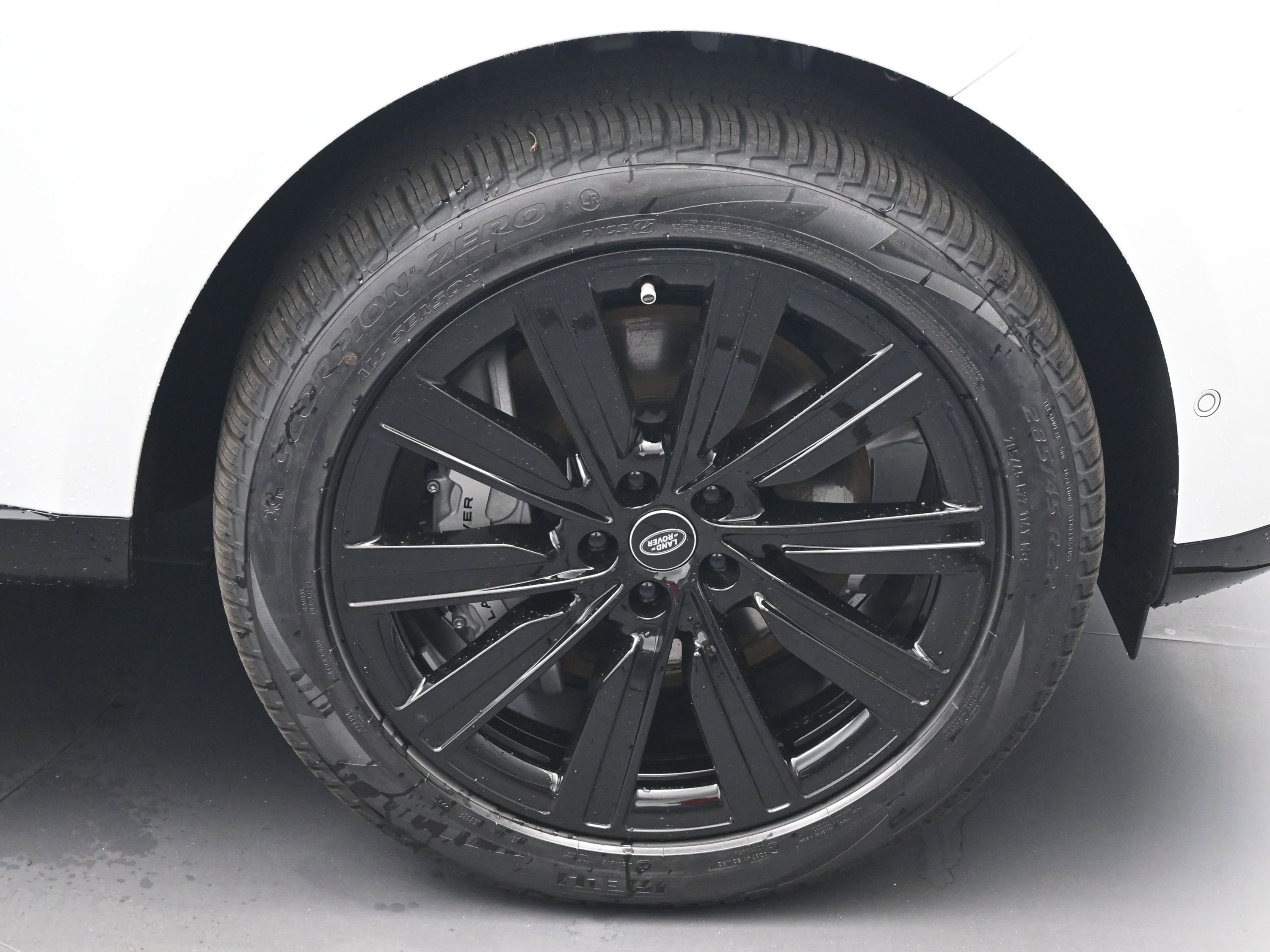 New 2025 Land Rover Range Rover SE image 10