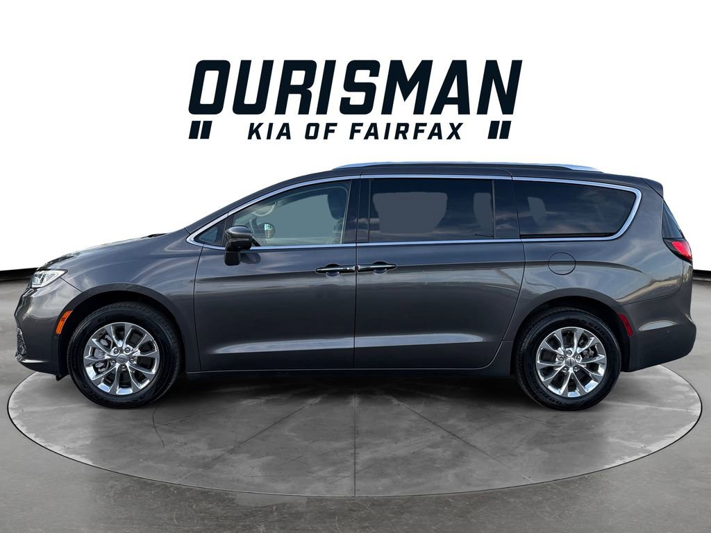 Used 2021 Chrysler Pacifica Touring-L w/ Premium & Safety Sphere Group image 3