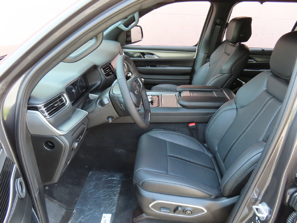 New 2026 Jeep Grand Wagoneer L Limited w/ Convenience Group I AWD/4WD image 23