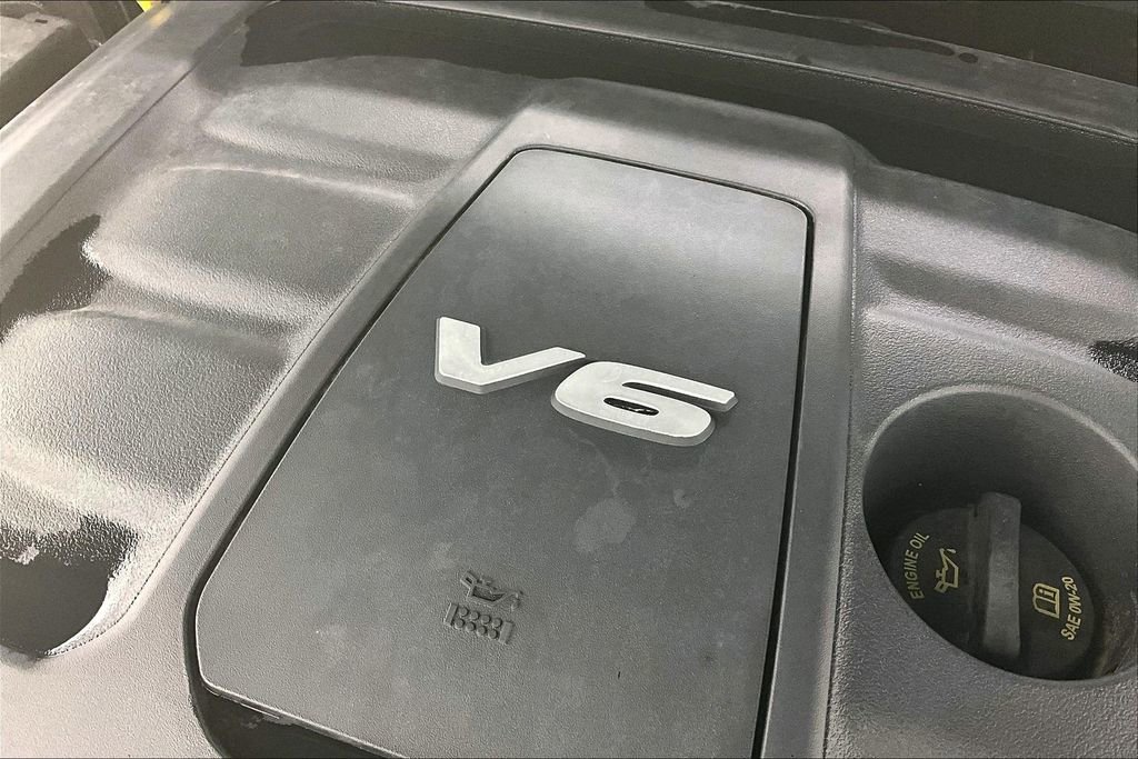 Used 2017 Jeep Grand Cherokee Overland w/ Jeep Active Safety Group image 41